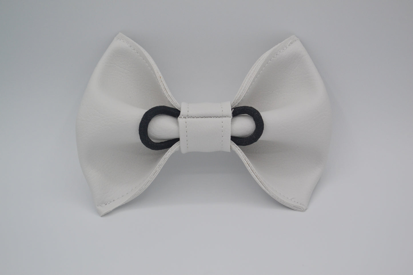 Boucle en cuirette - BLANCHE