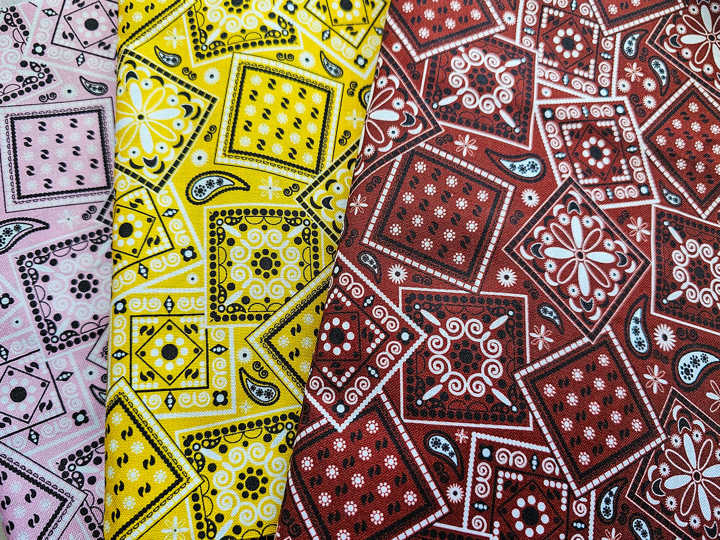 Foulard de toilettage - motifs variés ***RABAIS 50 et +***