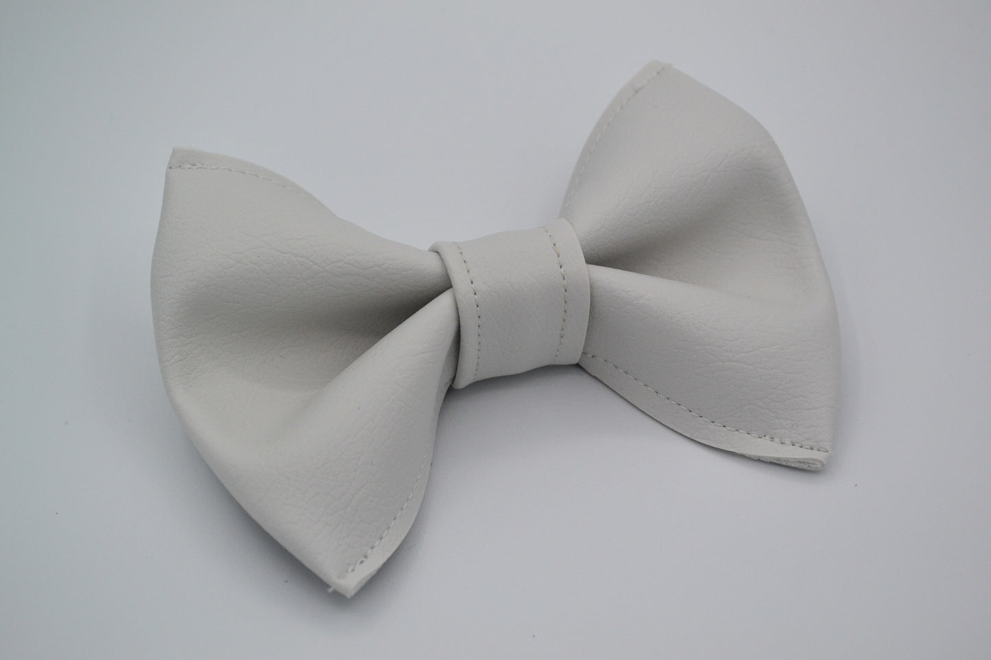 Boucle en cuirette - BLANCHE